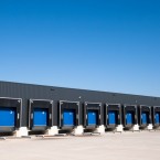 01-naves-industriales-metalicas-logisticas-naves-prefabricadas-desmontables-estructuras-modulares-metalicas-cerramientos-metalicos-chapa-horizontal-muelles-carga